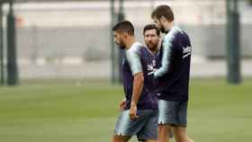 Leo Messi junto a sus confidentes en el Barça, Luis Suárez y Piqué | EFE