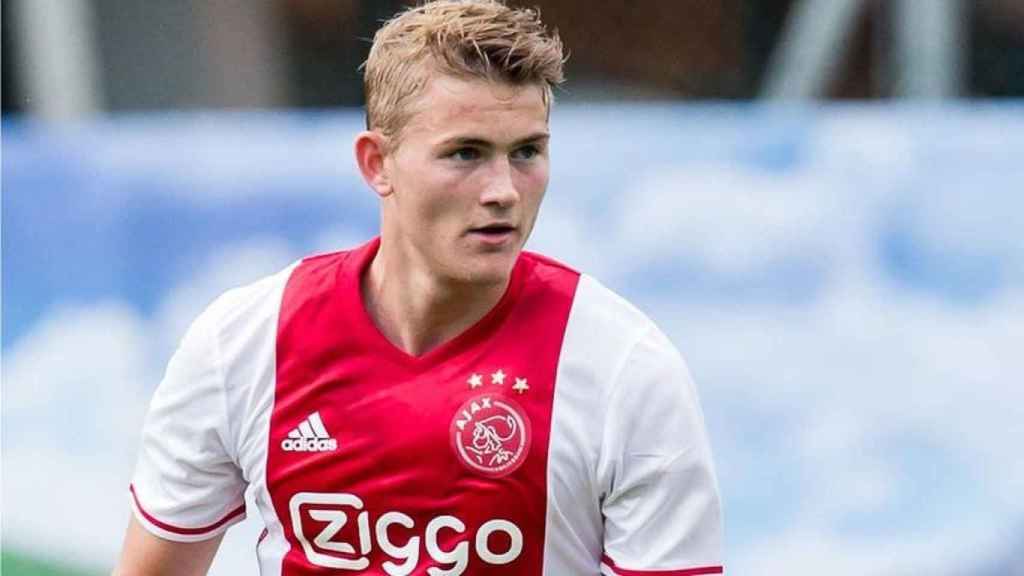 Una foto de Matthjis De Ligt durante un partido con el Ajax / AJAX