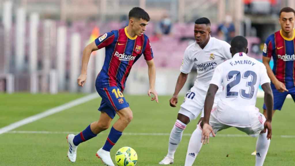 Pedri jugando contra el Real Madrid / FC Barcelona