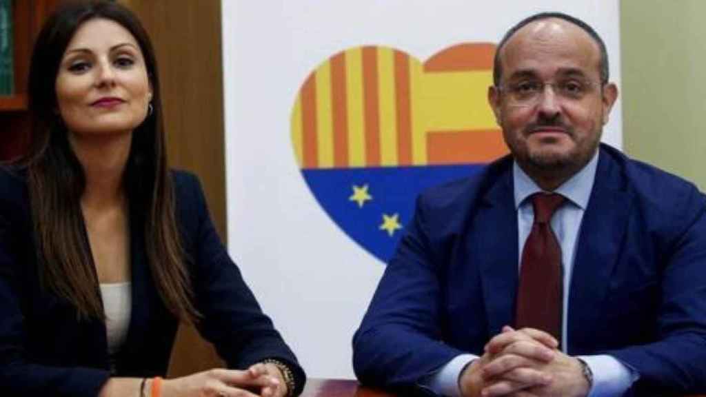 Lorena Roldán (Ciudadanos) y Alejandro Fernández (PPC), reunidos en el Parlament en una imagen de archivo / EFE