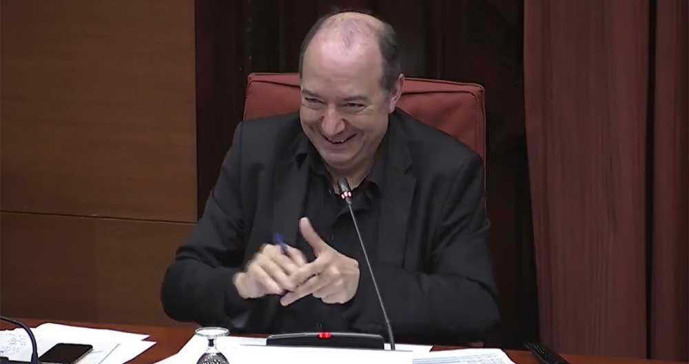 Vicent Sanchis, director de TV3, riéndose en la sesión de control a la CCMA / CANAL PARLAMENT