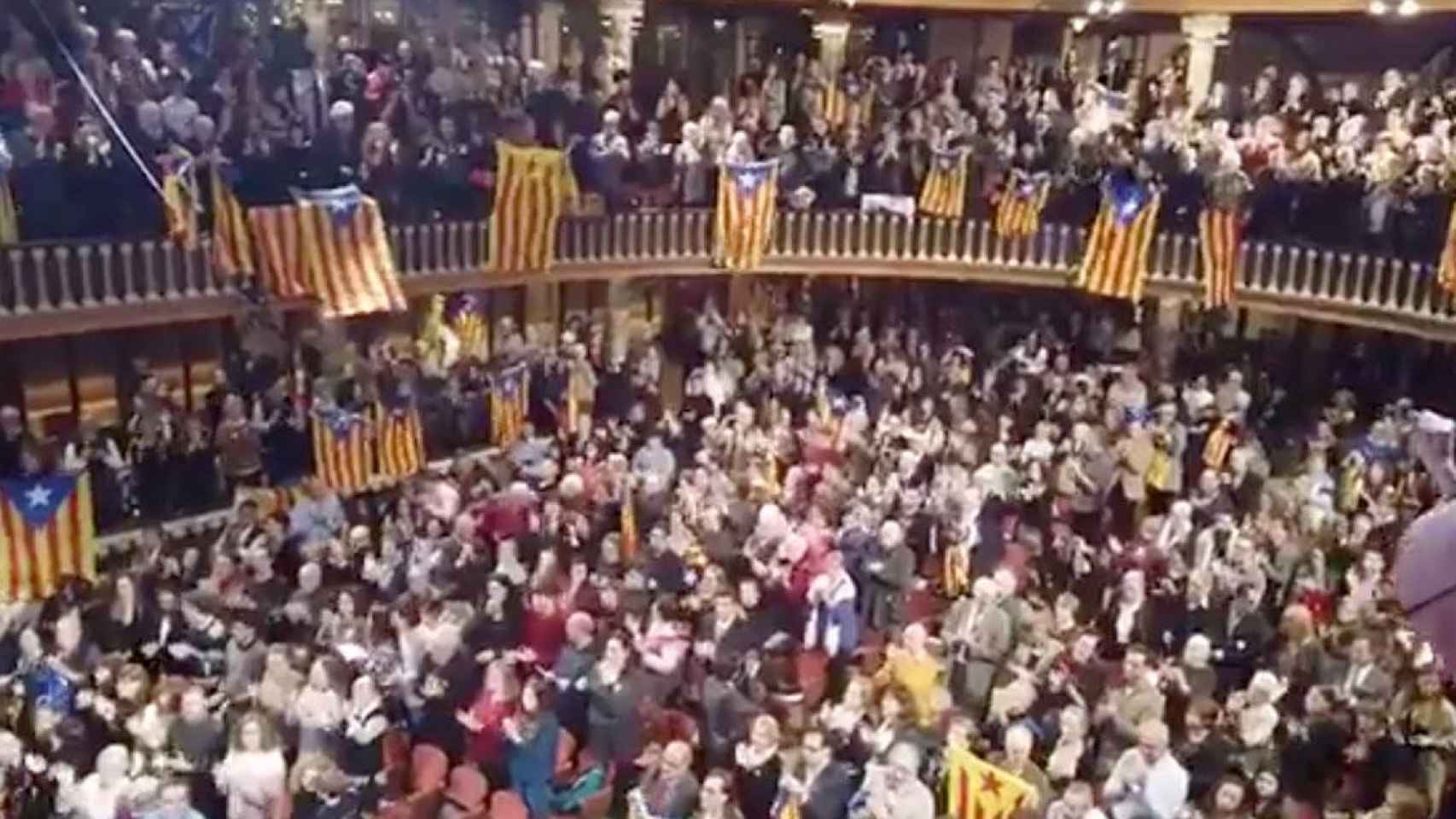 Esteladas en el concierto de Sant Esteve en el Palau de la Música / TWITTER