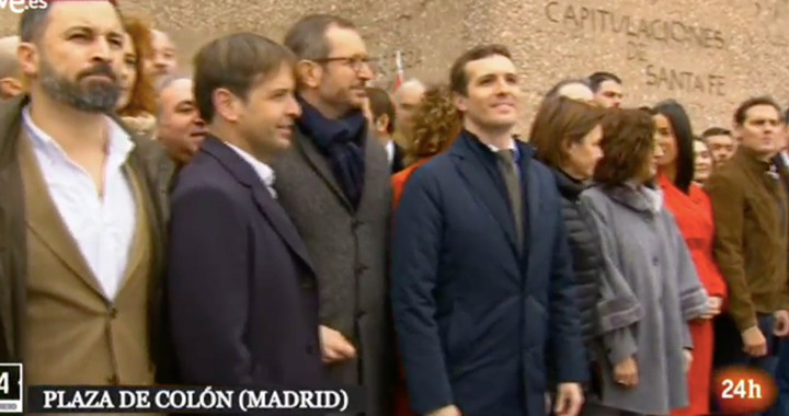 Santiago Abascal, Pablo Casado y Albert Rivera al final de la concentración de Colón / TVE