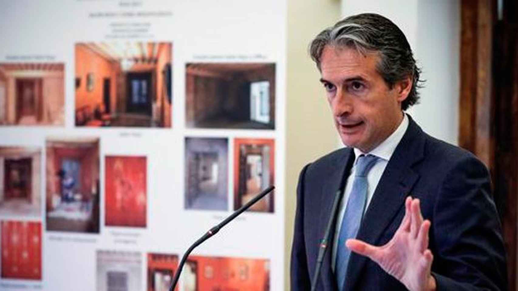 El ministro de Fomento, Íñigo de la Serna, ha presentado este lunes el último observatorio de la Vivienda y Suelo, en el convento de las Comendadoras de Santiago en Madrid / EFE