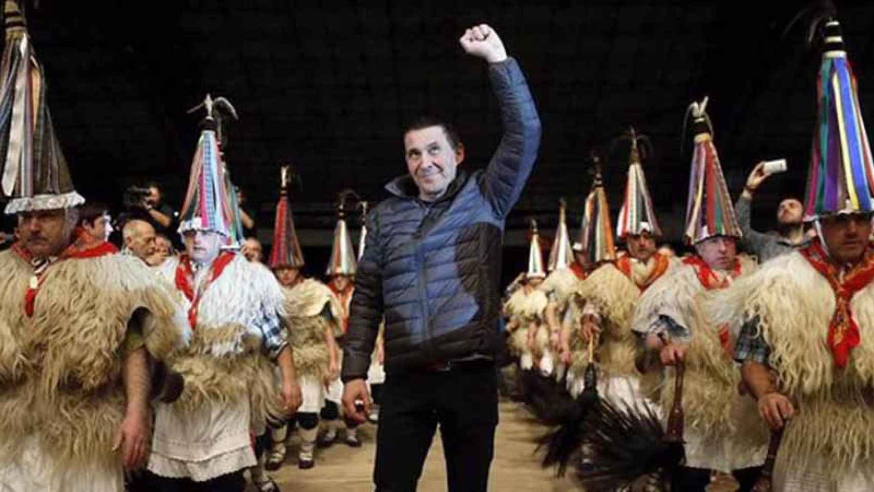 Arnaldo Otegi, a su llegada al Velódromo de Anoeta.