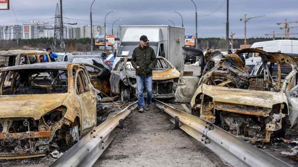 Un puente destrozado en Irpin, Ucrania, tras la retirada rusa de las inmediaciones de Kiev / OLEG PETRASYUK - EPA