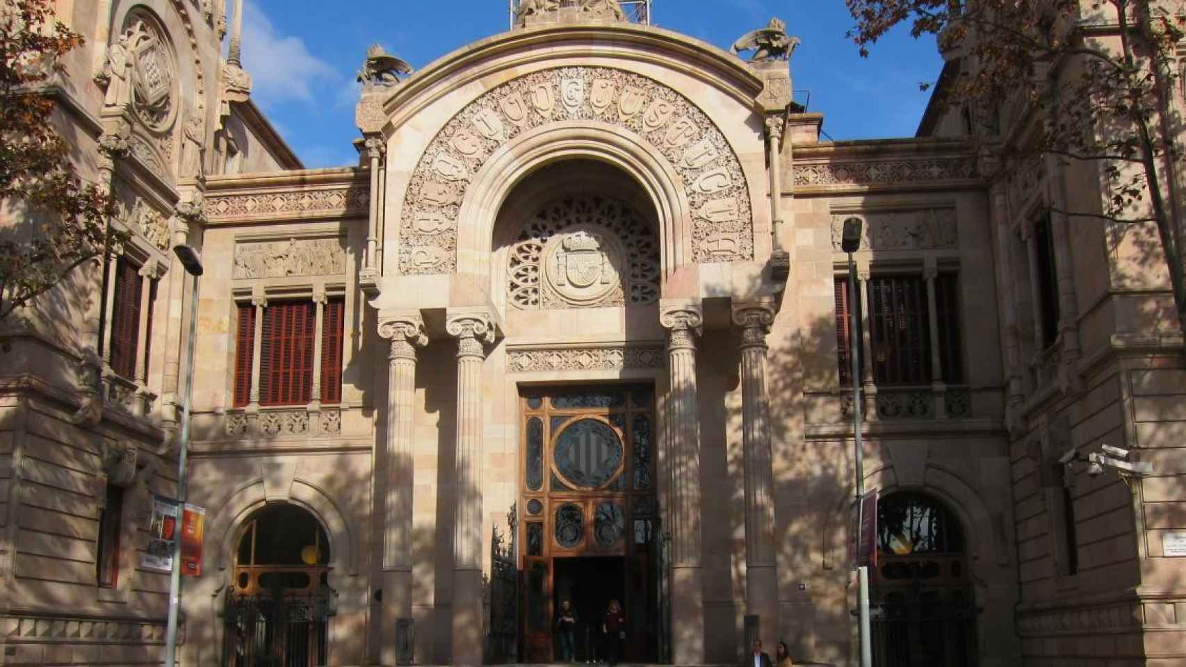 Fachada de la Audiencia de Barcelona donde se celebra el juicio contra el hombre que encerró a un menor en una jaula / EUROPA PRESS