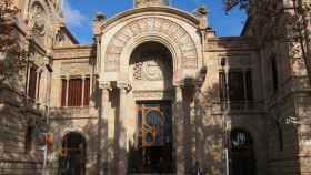 Fachada de la Audiencia de Barcelona donde se celebra el juicio contra el hombre que encerró a un menor en una jaula / EUROPA PRESS