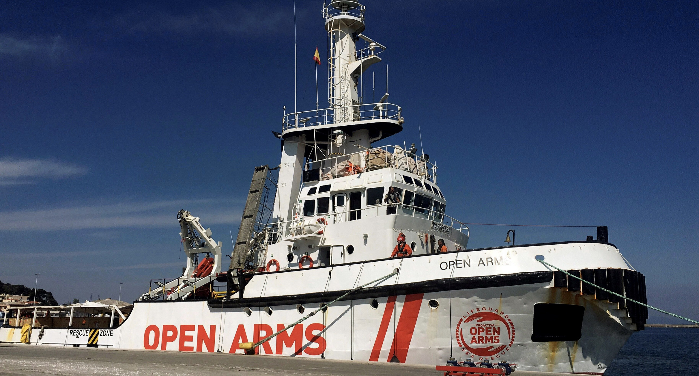 Barco de Open Arms que ha rescatado a náufragos en el Mediterráneo / EFE