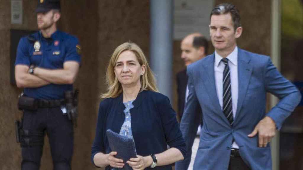 La infanta Cristina e Iñaki Urdangarín, durante el juicio en Palma de Mallorca / EFE