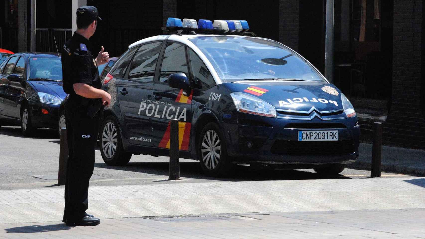 Una patrulla de la Policía Nacional muere un hombre