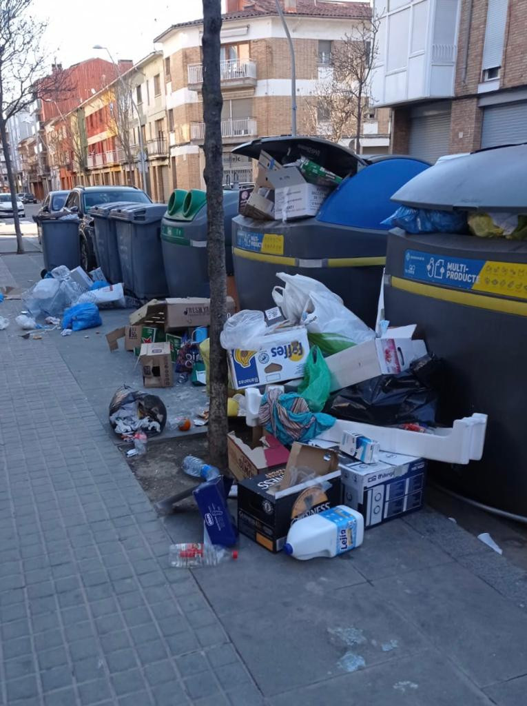 Suciedad acumulada en el barrio del Remei / CEDIDA