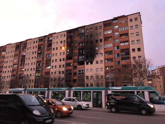 Imagen del edificio incendiado en San Roc (Badalona) / CG