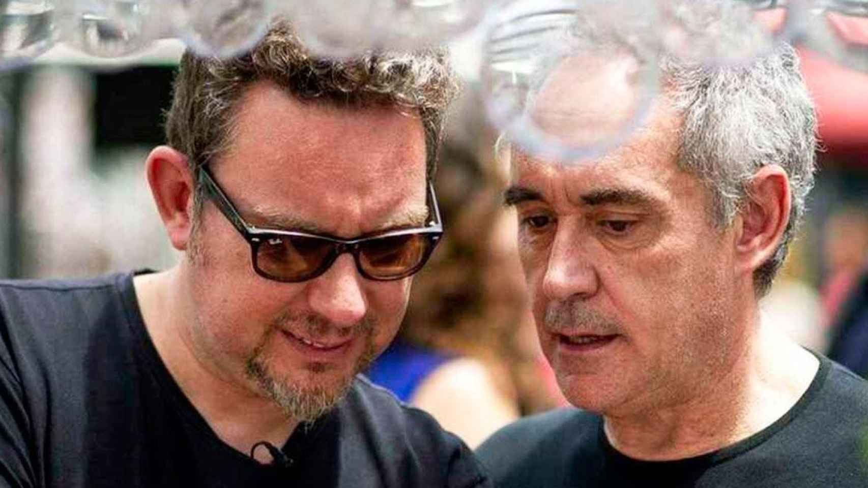 El cocinero Albert Adrià (i), con su hermano y laureado chef Ferran Adrià / EFE