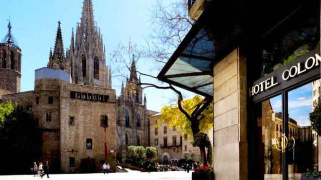 Entrada del Hotel Colón de Barcelona