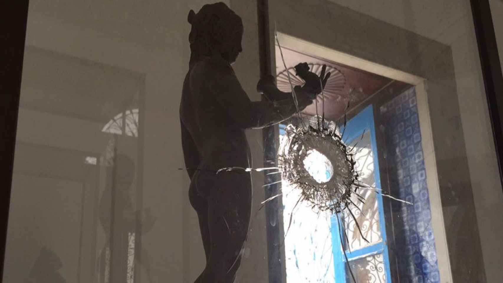 Figura en el Museo Bardo de Túnez con un impacto de bala de los atentados de junio de 2015.