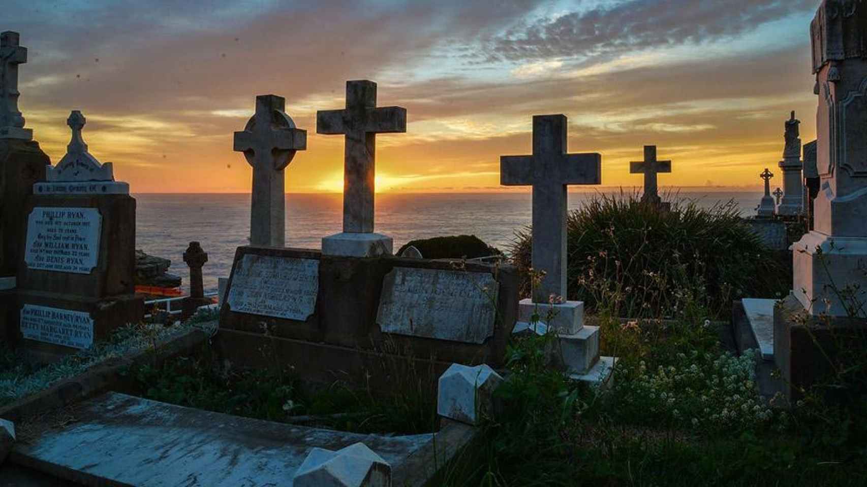 Tumbas en un cementerio / PIXABAY