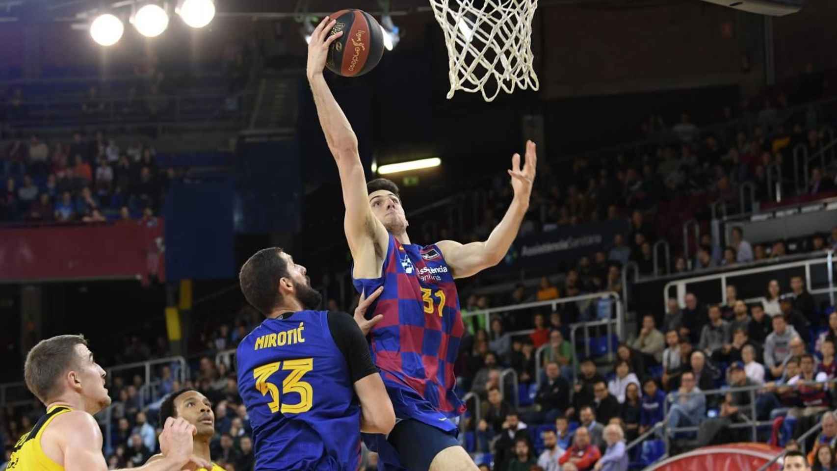 Leandro Bolmaro en un partido con el Barça / FCB