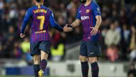 Una foto de Luis Suárez felicitando a Philippe Coutinho durante el Barça - Manchester United / FCB