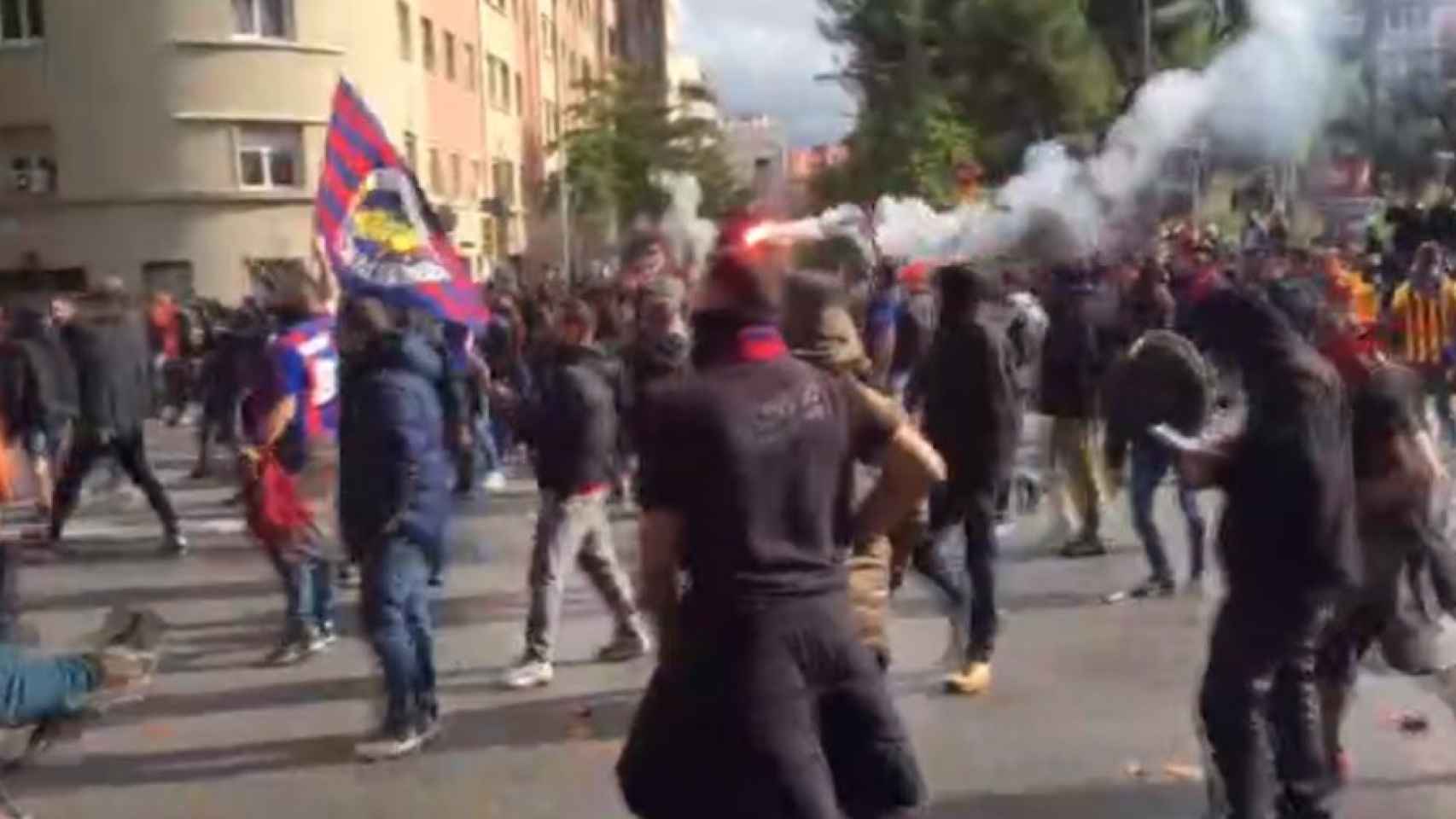 Una foto de archivo de los Boixos Nois en la Travessera de les Corts antes del Clásico / TWITTER