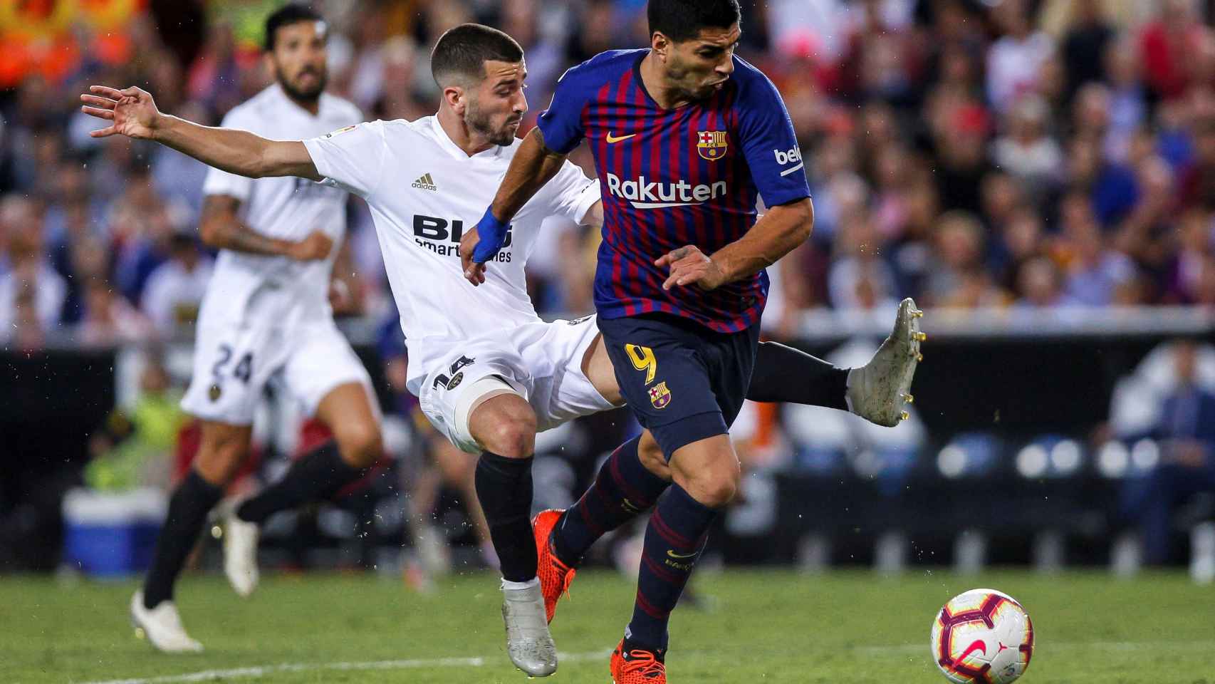 Luis Suárez durante el partido frente al Valencia / EFE