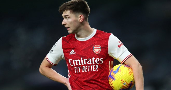 Kieran Tierney en un partido del Arsenal