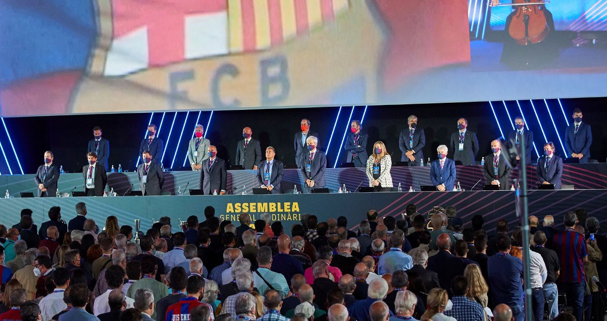 Los directivos del Barça en la Asamblea de Socios Compromisarios / EFE