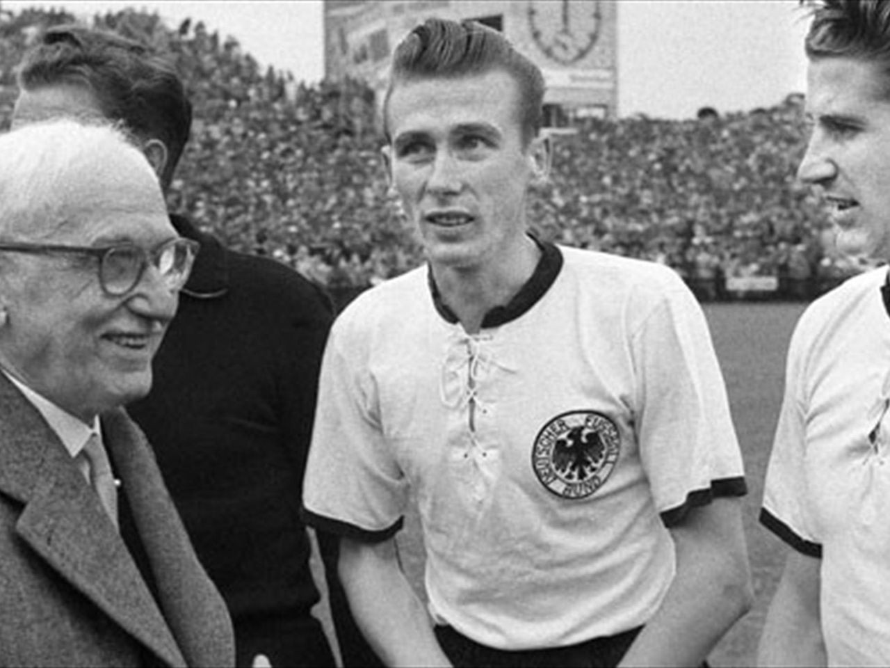 Jules Rimet, presidente de la FIFA, en 1954