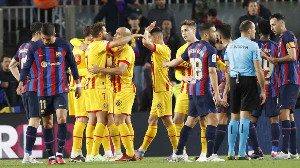 Los jugadores del Barça, cabizbajos tras el empate con el Girona / EFE