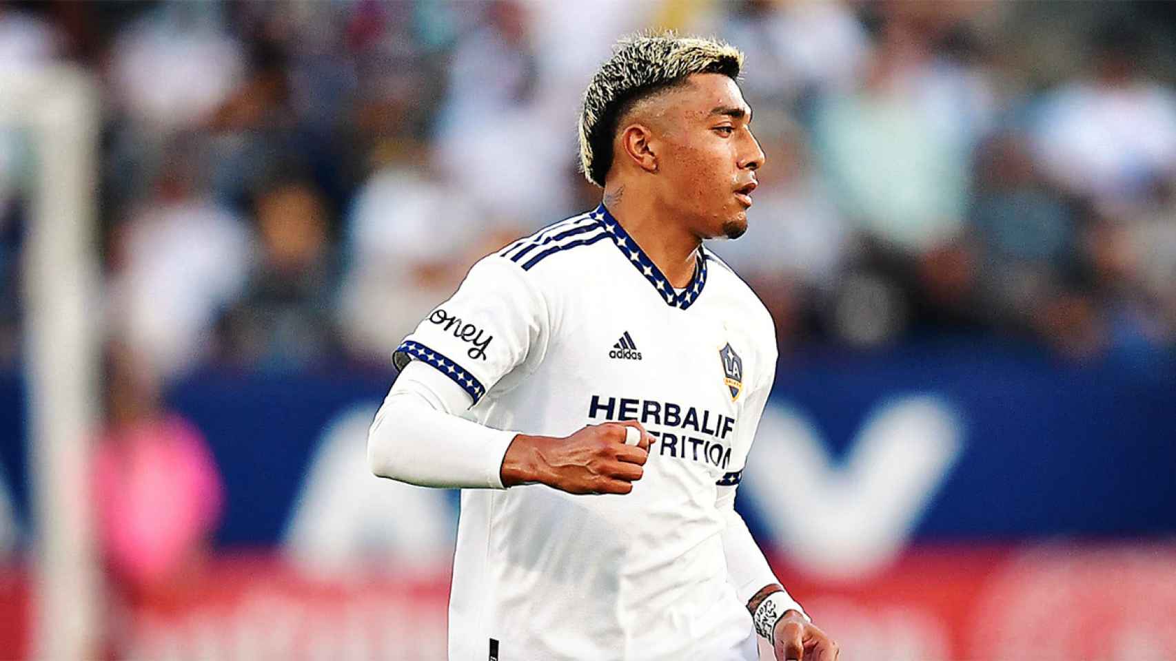 Julián Araujo, durante un partido con Los Angeles Galaxy / REDES