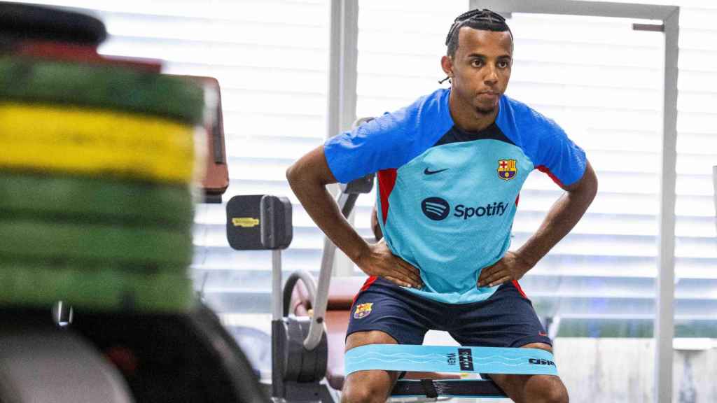 Jules Koundé trabaja en las instalaciones del Barça / FCB