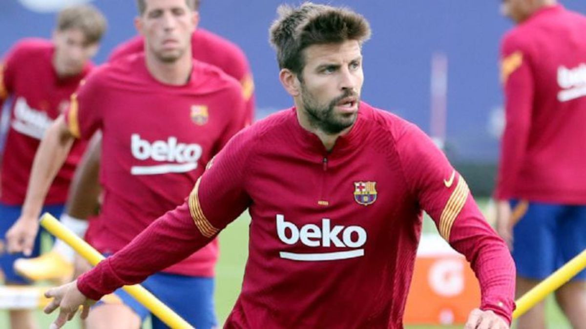 Piqué, en un entrenamiento con el Barça / FCB