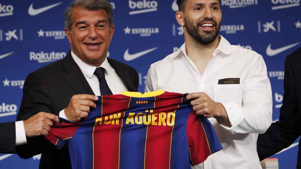 Laporta, en la presentación de Agüero / EFE