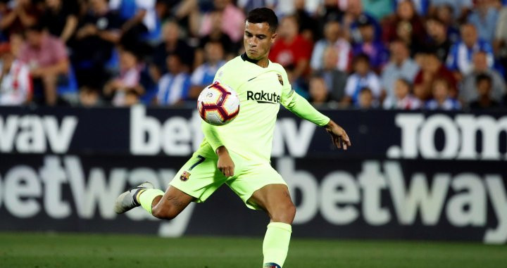 Philippe Coutinho chuta de volea frente al Leganés / EFE