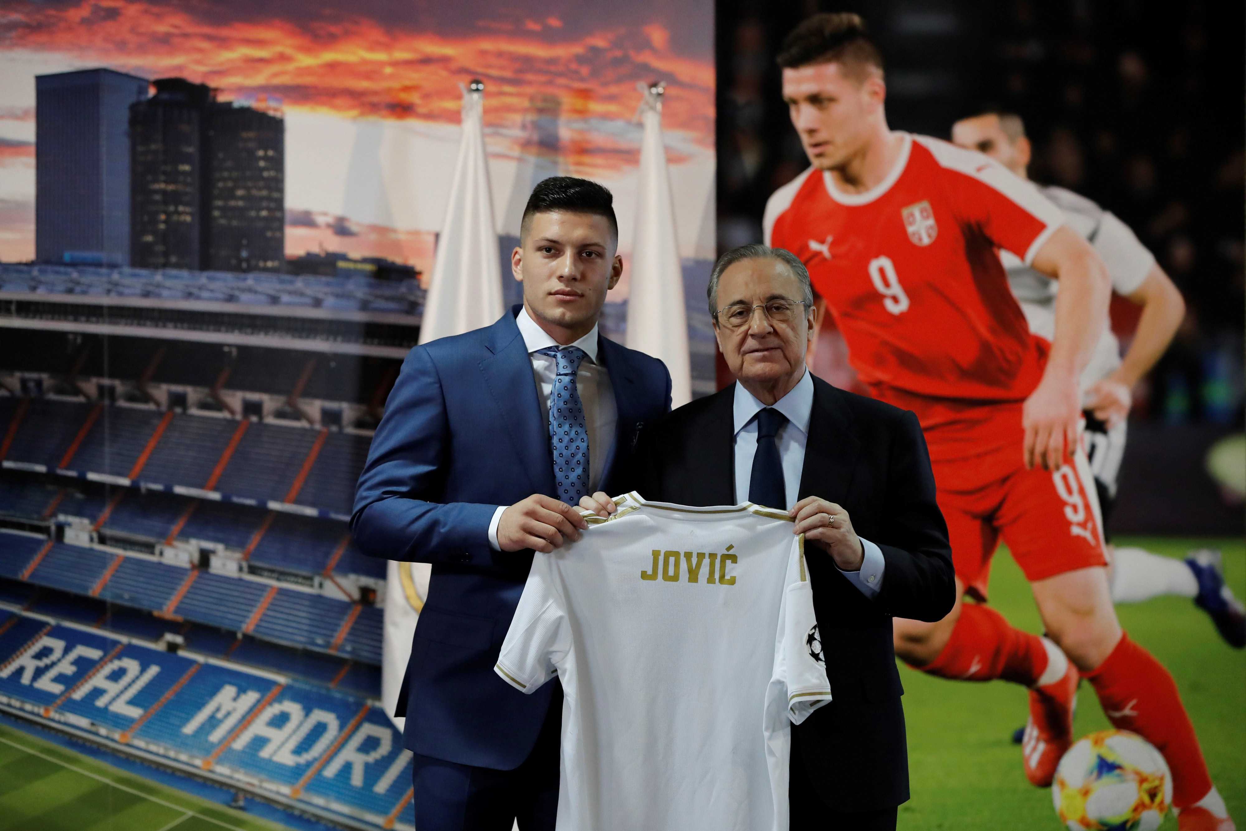 Florentino Pérez y Luka Jovic en la presentación del serbio / EFE