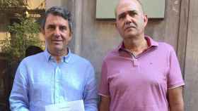 El presidente y vicepresidente de Impulso Ciudadano, José Domingo (i) y Carlos Silva (d) en el momento de presentar una denuncia ante la Fiscalía por supuesta criminalización del constitucionalismo / CG