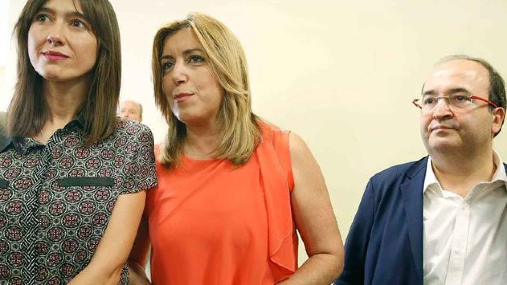 Imagen de archivo de Susana Díaz (c), junto a la alcaldesa de Santa Coloma de Gramenet, Núria Parlon (i), y al primer secretario del PSC, Miquel Iceta (d) / CG