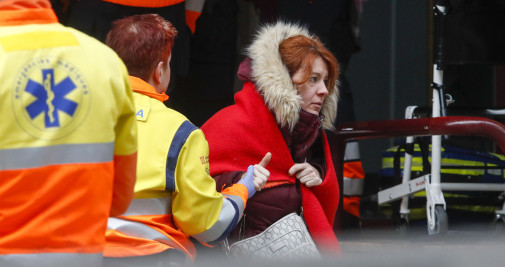 Personal sanitario y de seguridad tras el accidente en la estación de Montcada i Reixac (Barcelona) / EFE - Marta Pérez