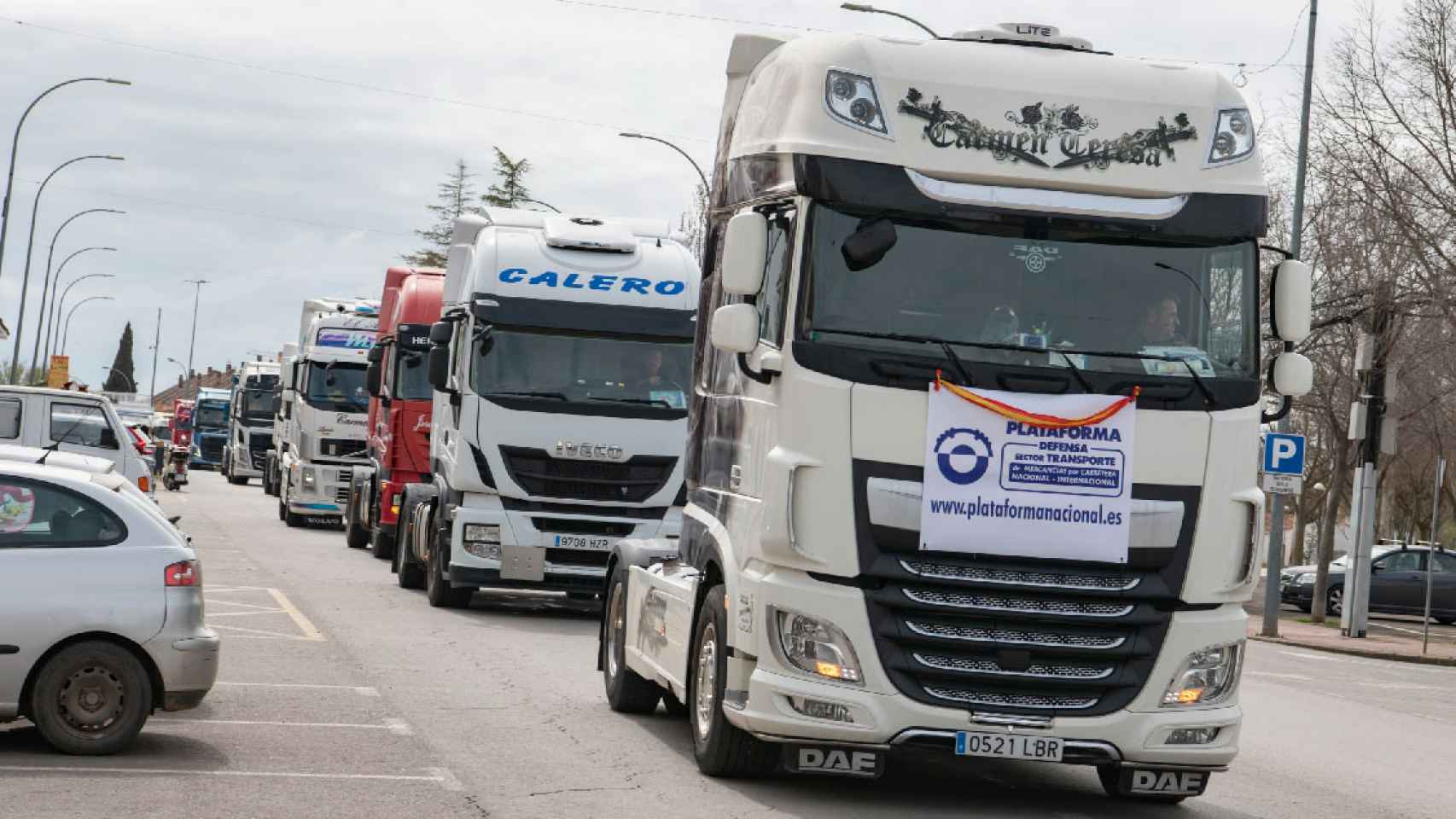 Varios camioneros se unen a la huelga de transportistas, que amenaza con cortar la Ronda Litoral / EUROPA PRESS