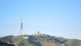 La torre Collserola y el parque del Tibidabo, en Barcelona /EP