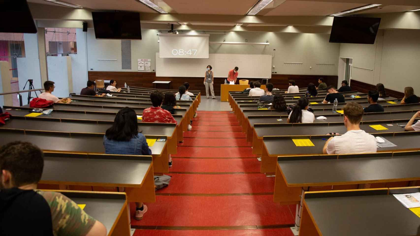 Una de las universidades de Cataluña aplica las medidas anticoronavirus en sus clases / EP