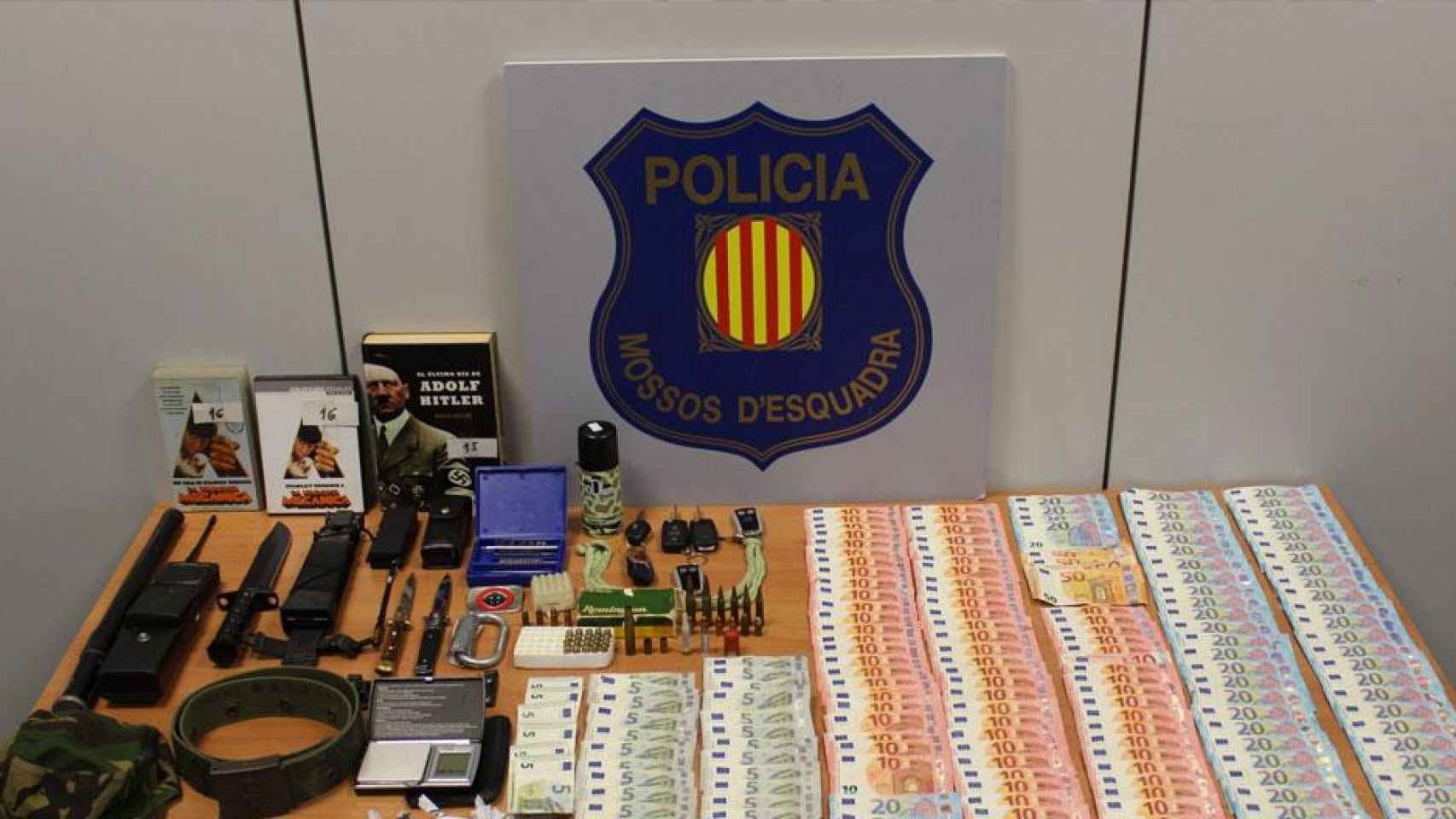 Material confiscado al hombre que ha ingresado en prisión provisional / MOSSOS