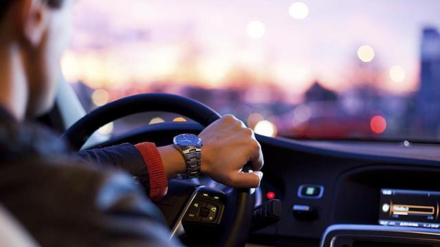 Conductor al volante, en referencia a la agresividad en la carretera / PXHERE