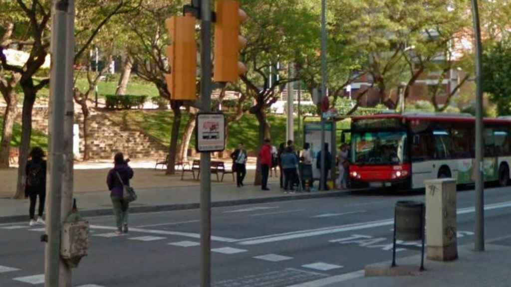 Este es el lugar en el que un autobús atropelló a un octogenario en Barcelona; habla el conductor
