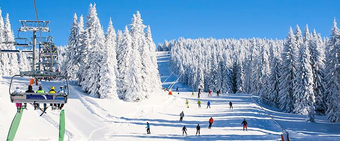 Multitud practicando esquí en Kopaonik / BOOKING