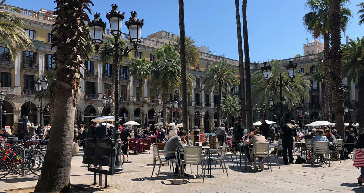 Imagen de las terrazas en la Plaza Real de Barcelona, capital de Cataluña / CG