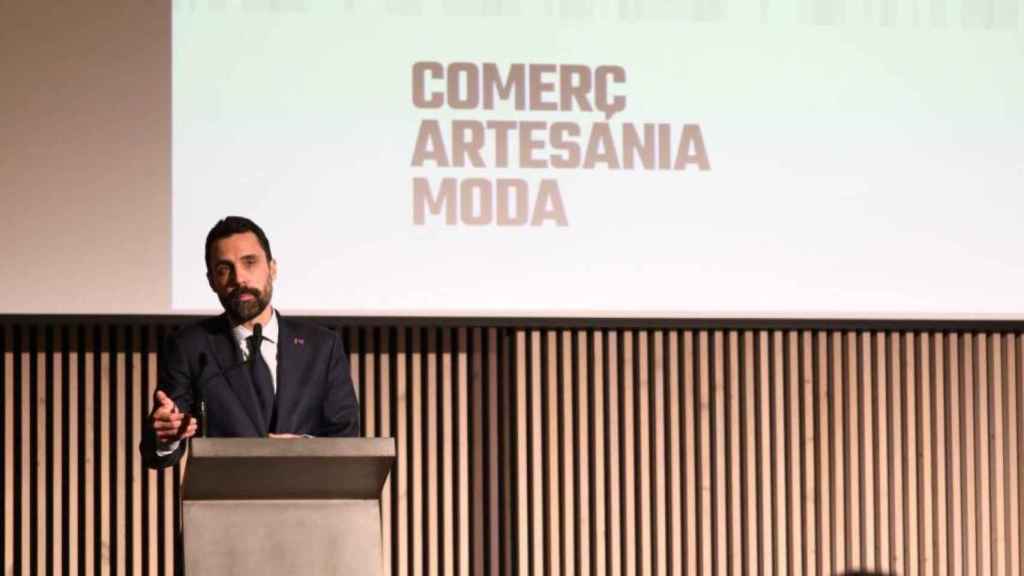 El consejero de Empresa y Trabajo, Roger Torrent, presenta el Plan de Acción 2022 2025 para el comercio, la artesanía y la moda / GOVERN