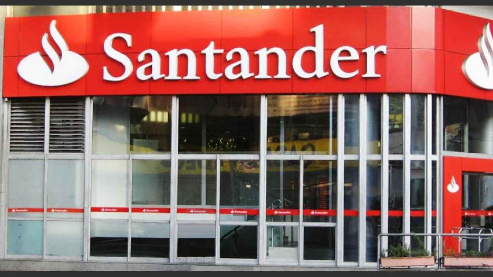 Una de las sucursales de Banco Santander / EFE