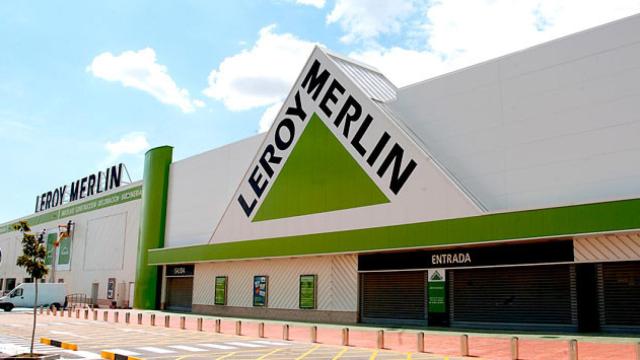 Entrada principal de una de las tiendas de Leroy Merlin