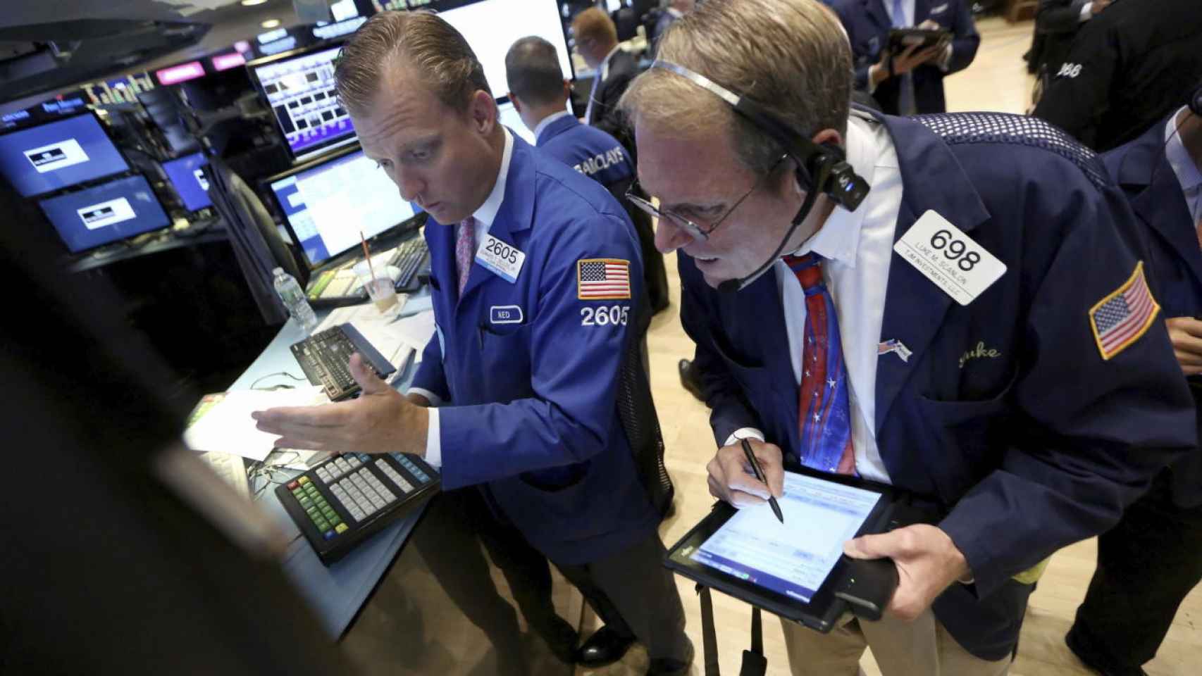 Dos brokers en Wall Street, la Bolsa de Nueva York / EFE